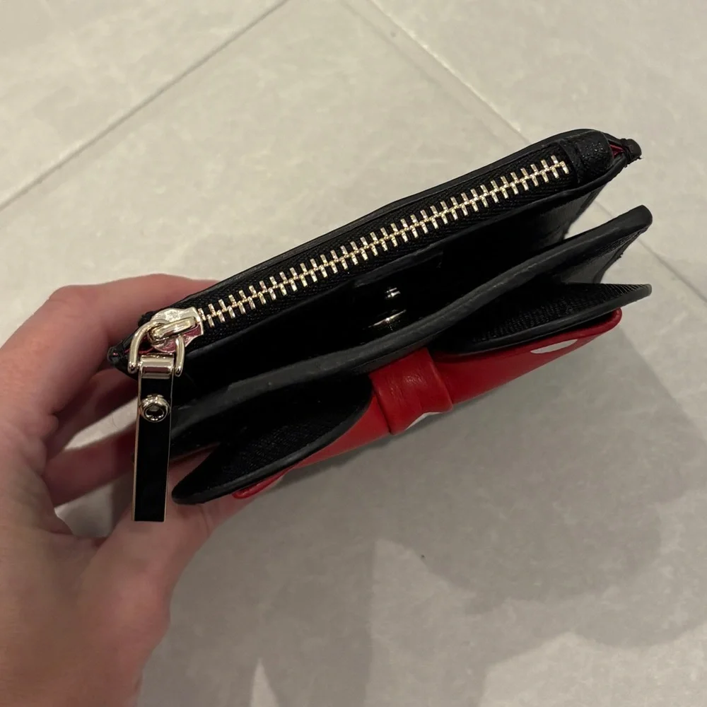 Kate Spade x Disney Minnie Mouse Adalyn Wallet Polka Dot Bow